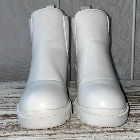 White Lug Sole Chelsea Boots - Picture 4 of 9